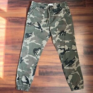 Bullhead Joggers Size Medium